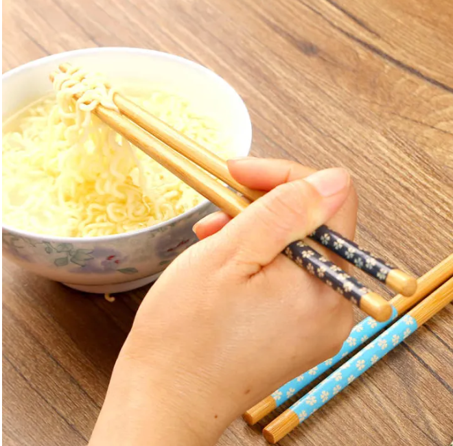 Chopsticks Random Flower Design Bamboo 2 Sticks 1 Pair Handmade Japanese Natural Chestnut Wood Sushi Chopsticks Set